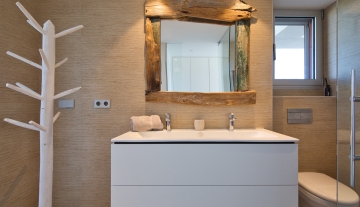 Resa Estates Ibiza te koop penthouse Marina botafoch for sale Ibiza shower sink.jpeg